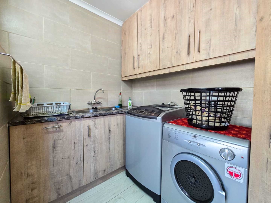 4 Bedroom Property for Sale in Stilbaai Wes Western Cape